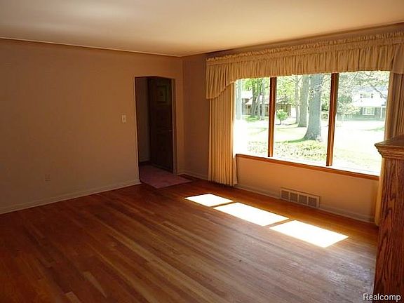 2nd image of 52675 Brookfield Ct
