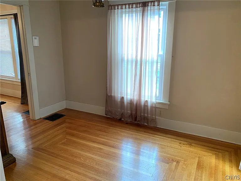 303 S 5th St — Photo 11