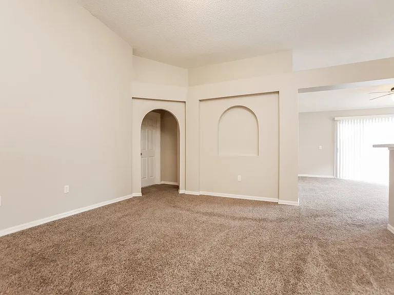 1168 Welch Hill Cir — Photo 3
