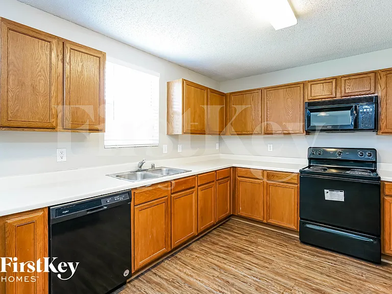 1218 Sullivan Dr — Photo 6