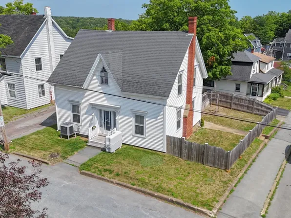 55 Phoenix St, Bridgewater, NS B4V 2H6