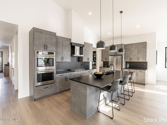 3rd image of 5871 W Moresby Ave