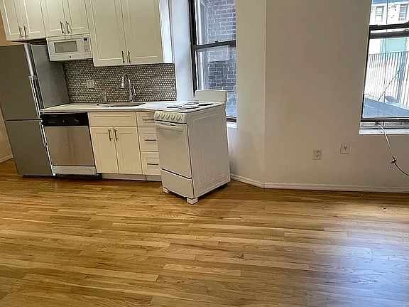 3rd image of 262 W 24th St APT 4C