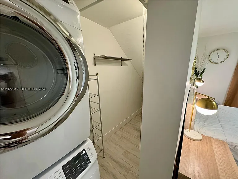 1121 SW 7th St #1 — Photo 10