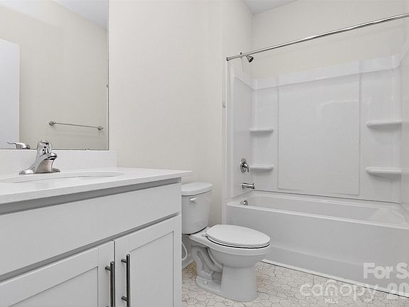 5th image of 264 Court House Ave