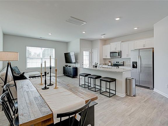 3rd image of 1166 Evelynnview Ln