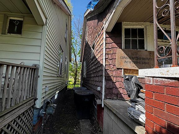 3rd image of 5071 Saint Clair St