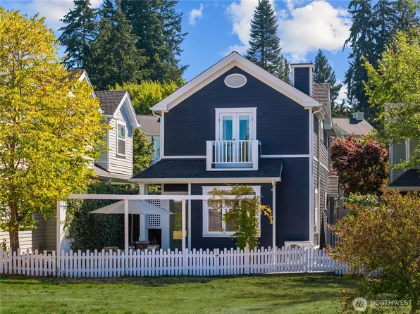 1827 Parade Grounds Avenue NE, Bainbridge Island, WA 98110