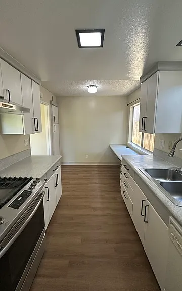 2727 Bayshore Ave — Photo 23