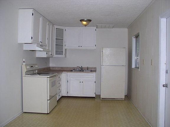 3rd image of 218 Heathwood Dr