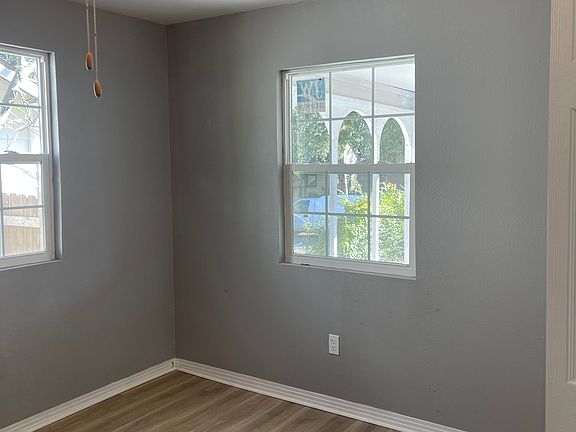 2nd image of 1415 W 20th St #1