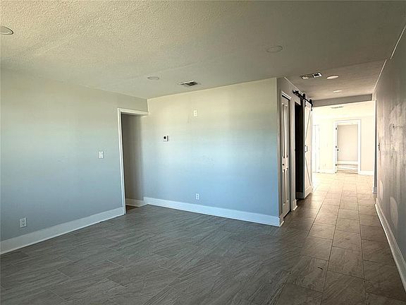 3rd image of 26 HIBISCUS DRIVE