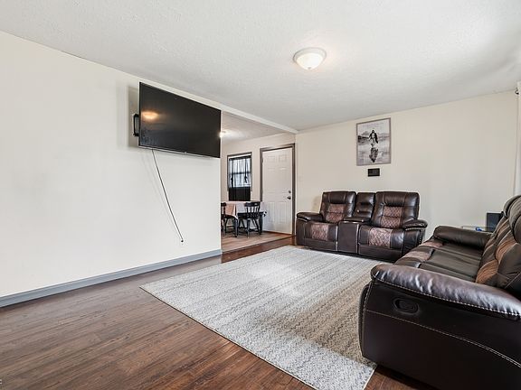 3rd image of 3122 Normandy Rd