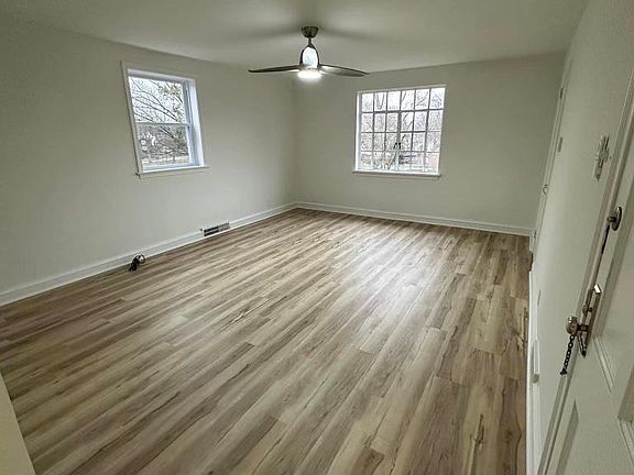 4th image of 159 W Berkley Ave