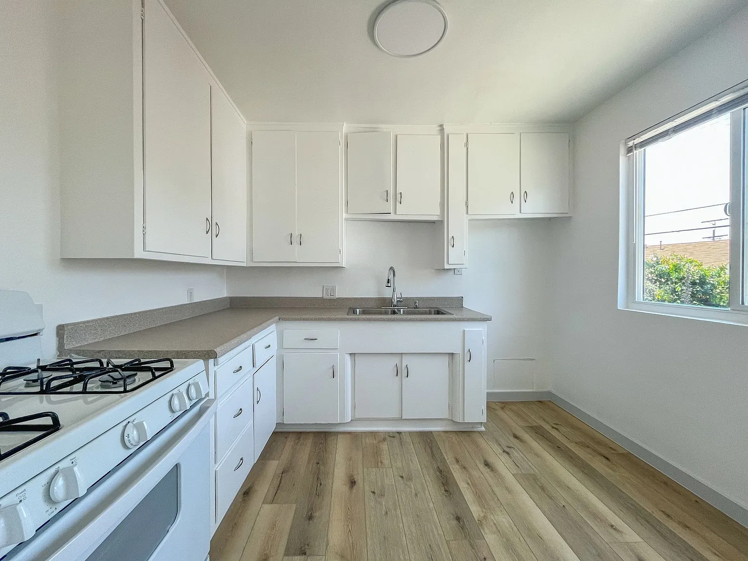 4028 Perlita Ave — Photo 4