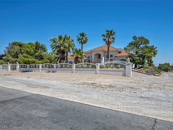 3rd image of 6240 N Hualapai Way
