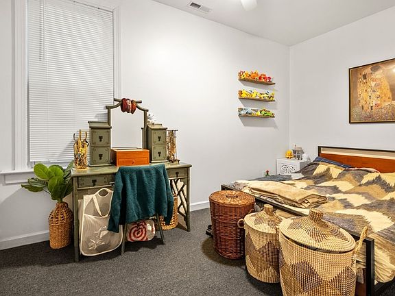 5th image of 1838 W Melrose St #1