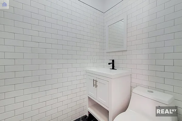 Rented by REAL New York | media 18