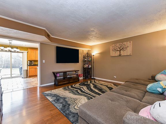 2nd image of 930 Maple Ct