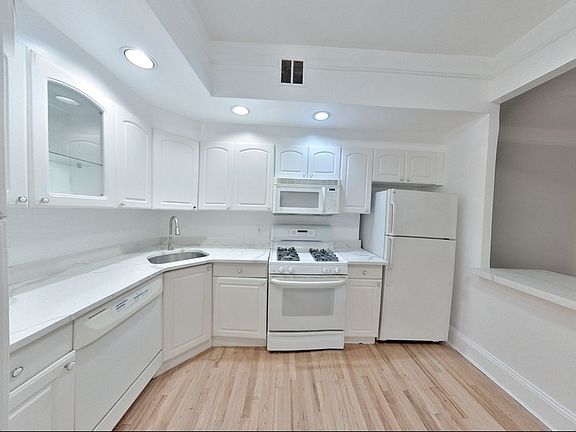 2nd image of 118 E 19th St #2SS