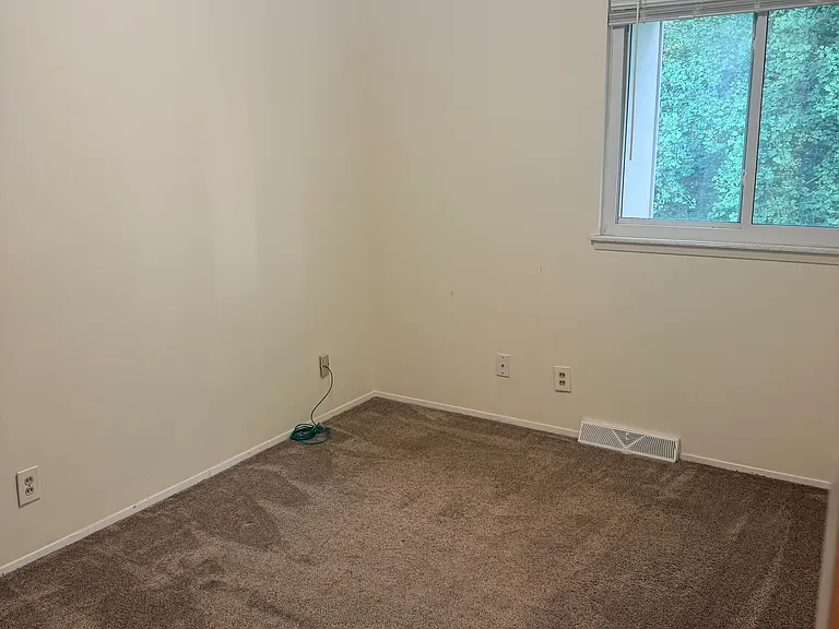 1017 Lafayette Ct — Photo 6
