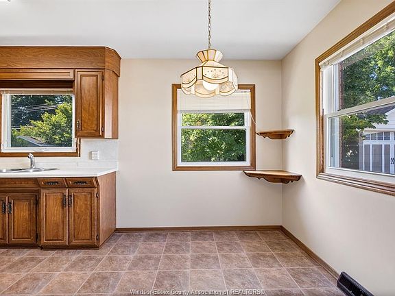 4th image of 12 Gladstone Ave