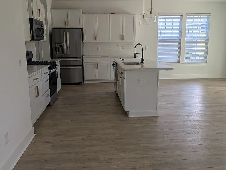 1049 Nadine Way — Photo 8