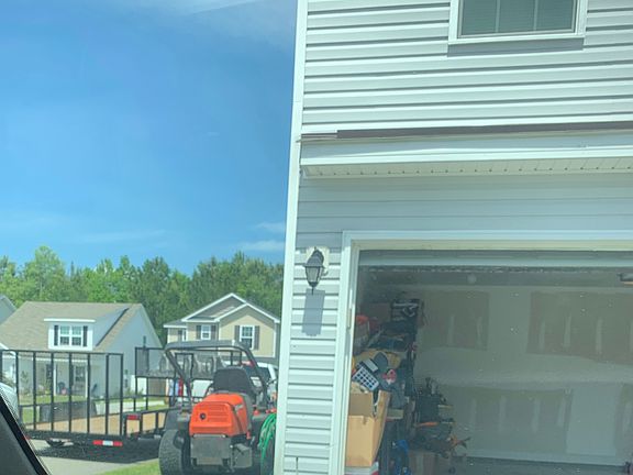 Garage in the back