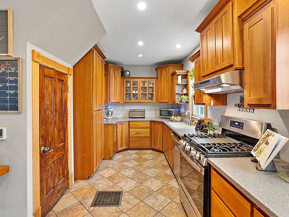 3rd image of 83 Spring Street