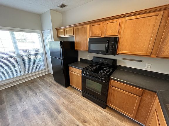 4th image of 11 Pearl Chambers Ct