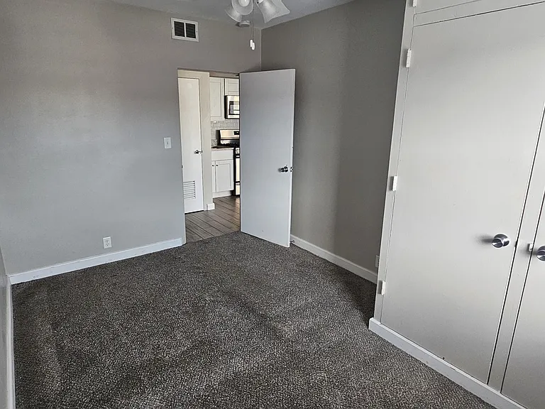 105 E North St #4 — Photo 7