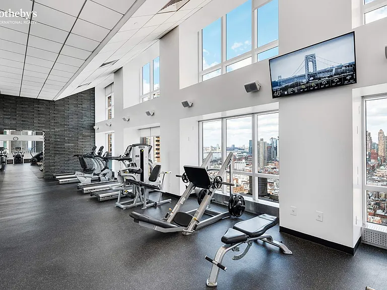 350 W 42nd St #9L — Photo 8