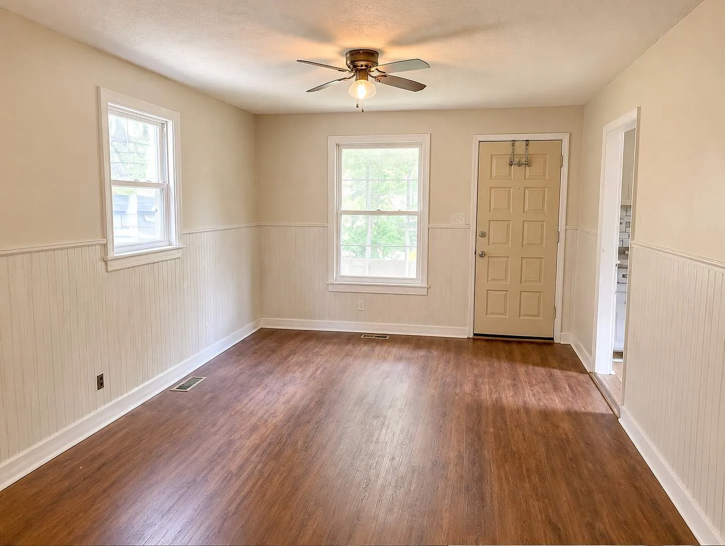 3 bed, 1.5 bath, 1288 sqft, $1,371 — Photo 3