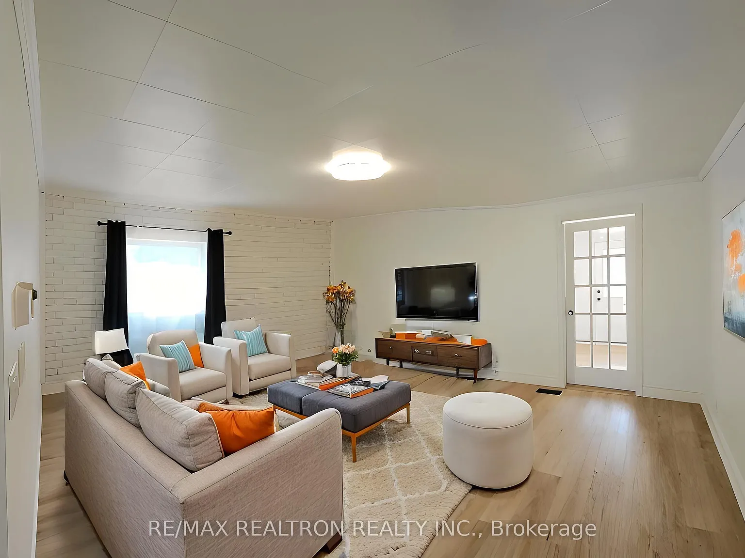 4 bed, $2,300 — Photo 3