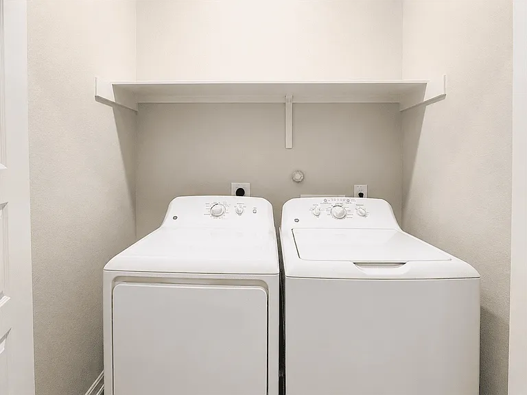 7161 Magnolia Vlg #101 — Photo 11
