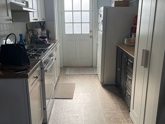 5th image of 185 Terrace St Floor 2