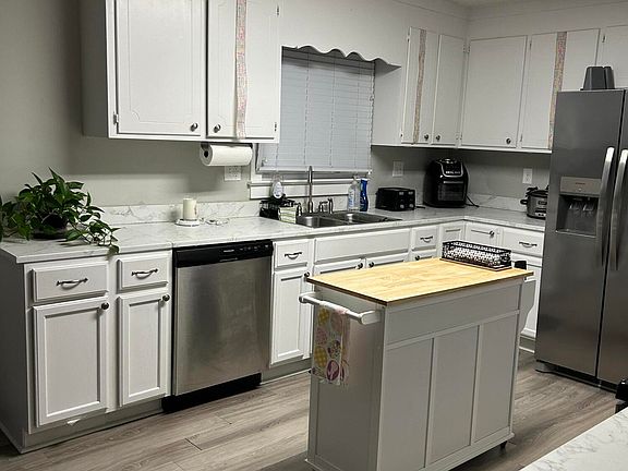 2nd image of 940 Pamela Ln