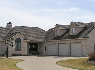 1129 Bay Mist Ct, Suamico, WI 54173