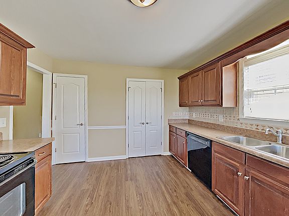 5th image of 618 Fleming Farms Dr