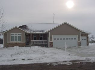 1102 Lakeview Rd, Lake Crystal, MN 56055