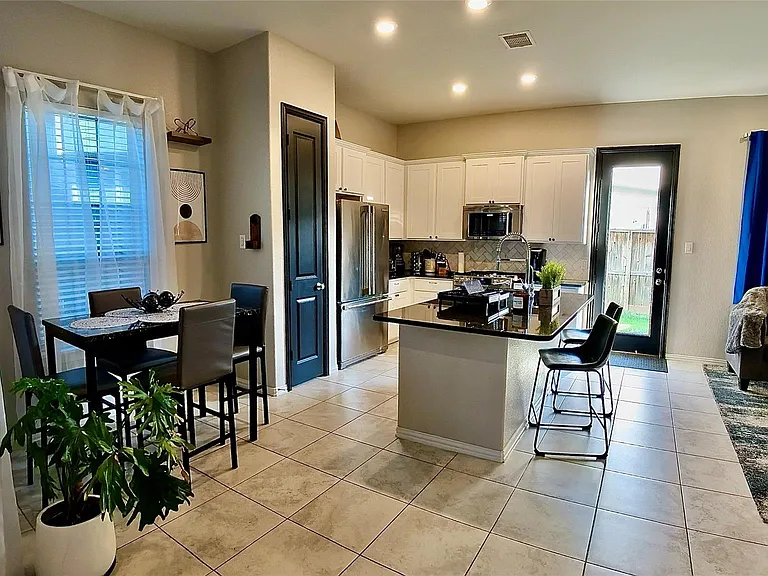 214 Club Crest Ln — Photo 2