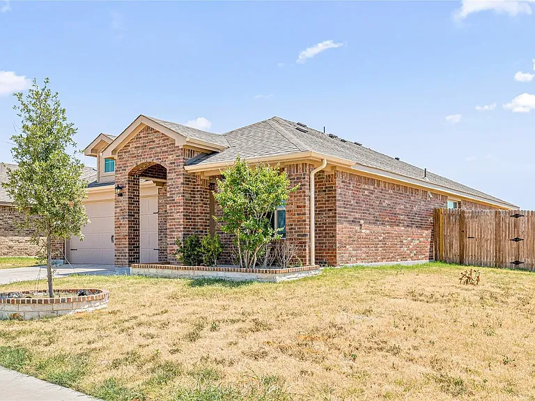 9300 Fox Hill Dr — Photo 2