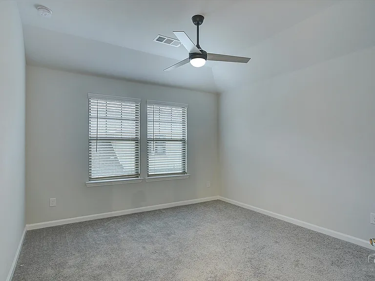 1946 Sweetwater Ln — Photo 17
