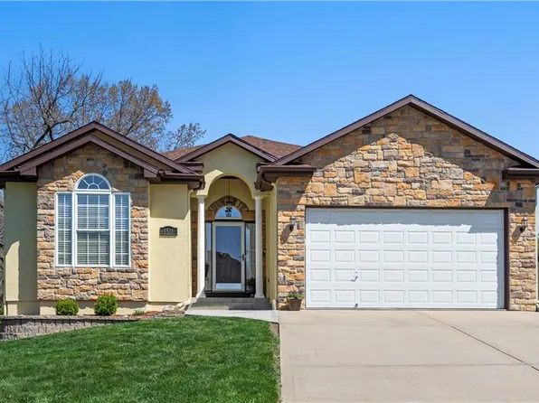 1501 Northpoint Ave, Liberty, MO 64068