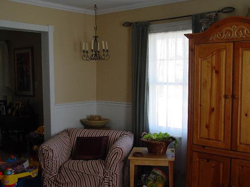 3rd image of 217 HUDSON Avenue