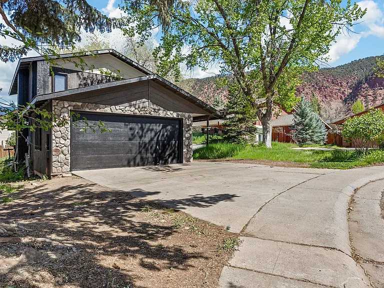 1108 Parkwood Ln — Photo 20
