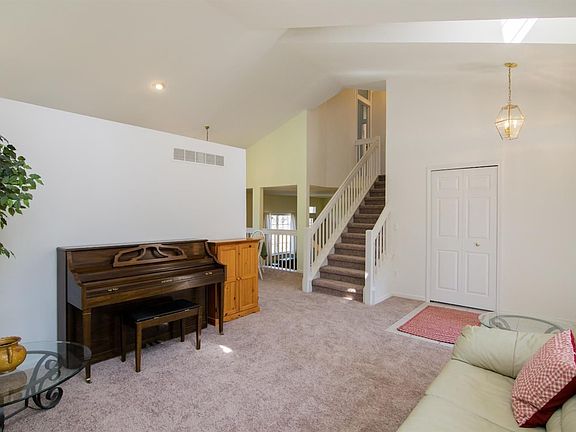 4th image of 5700 Villa France Ave