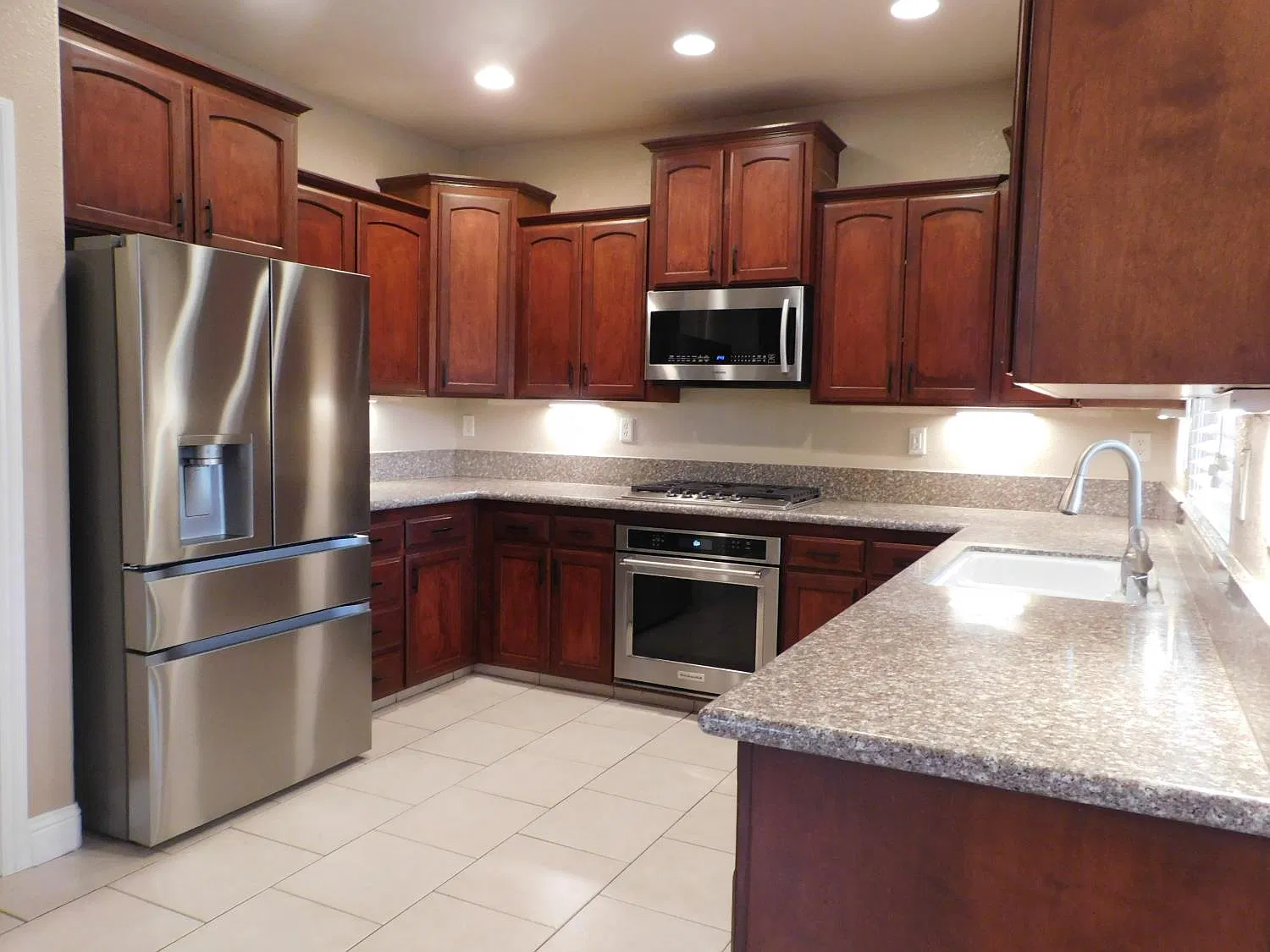 4 bed, 2313 sqft, $3,000 — Photo 3