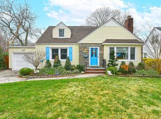 41 Earl Dr, Merrick, NY 11566
