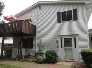 203 Duxbury Ct, Warwick, RI 02886